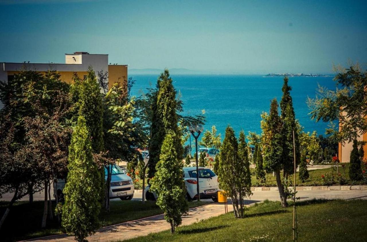 Fort Noks - Menada Apartments Sveti Vlas Exterior photo